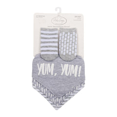 Yum Yum Socks and Bandana Bib Set ، رمادي (0 إلى 6 أشهر)