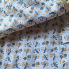 مريلة تغذية بالحليب أقرب إلى الطبيعة من Tommee Tippee ، نسخة قابلة للعكس - كريم