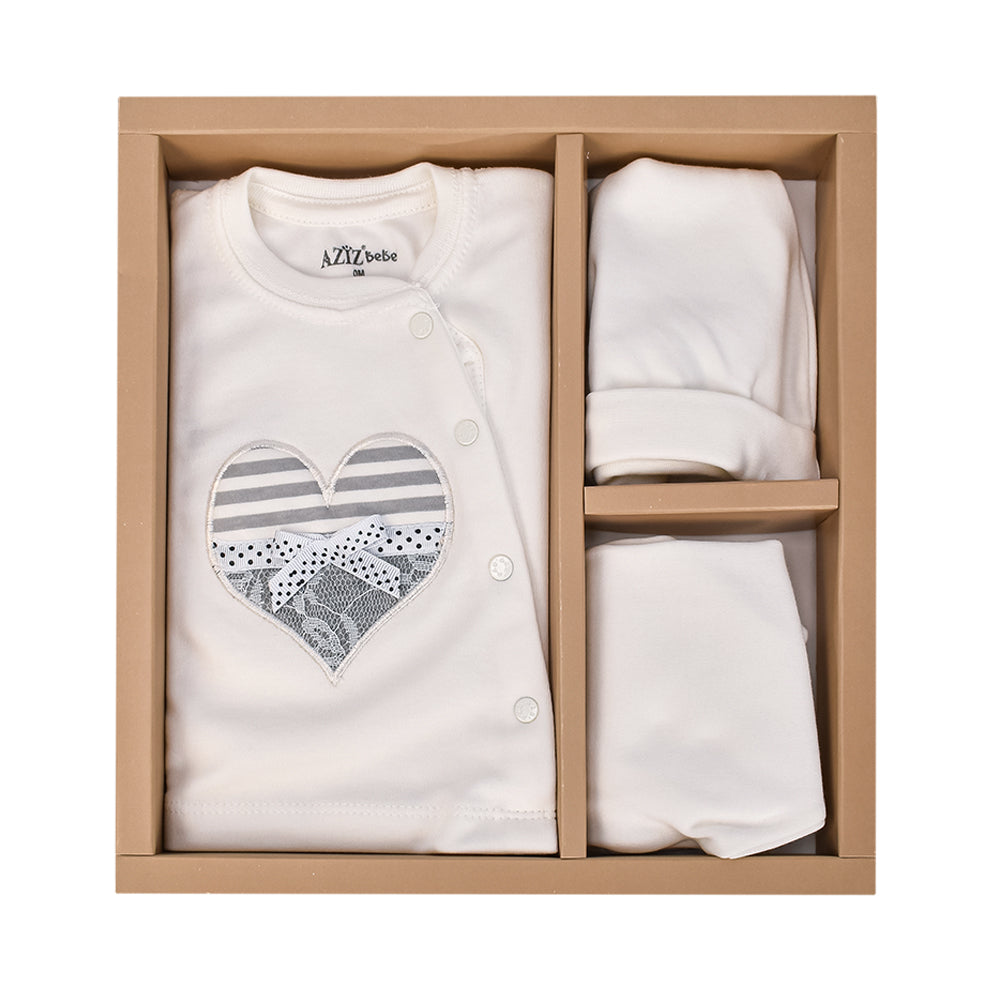 طقم مخرج مستشفى عزيز بيبي - 5 قطع - تصميم قلب أبيض