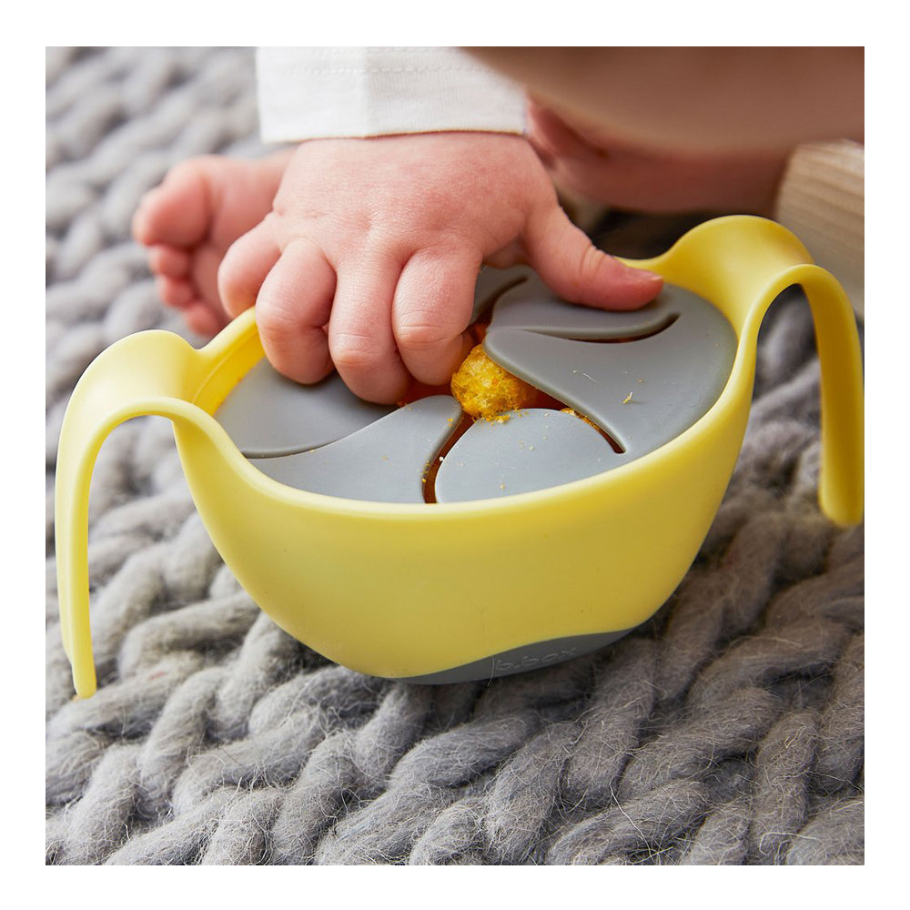 وعاء بوكس ​​مع مصاصة - موز مقسوم