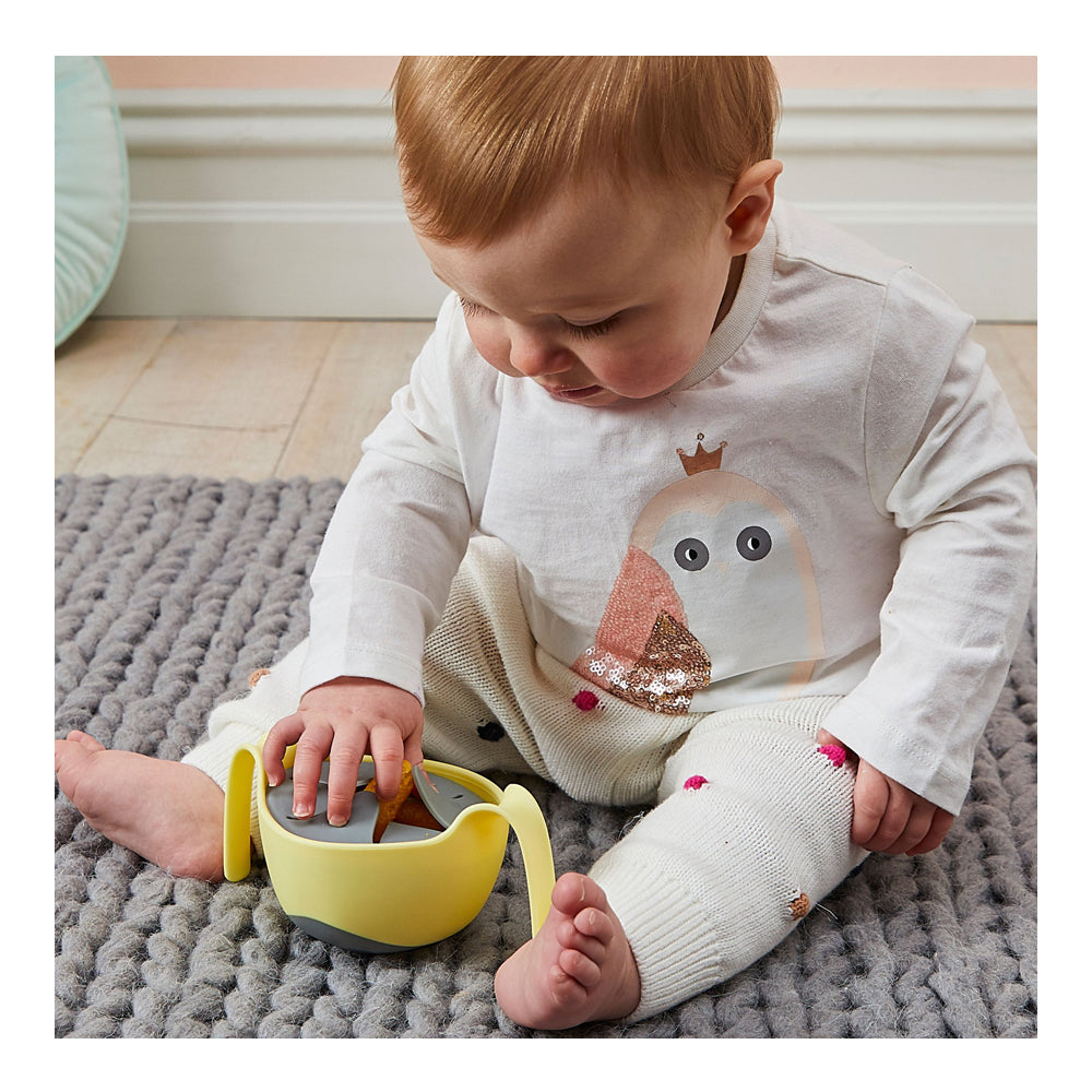 وعاء بوكس ​​مع مصاصة - موز مقسوم